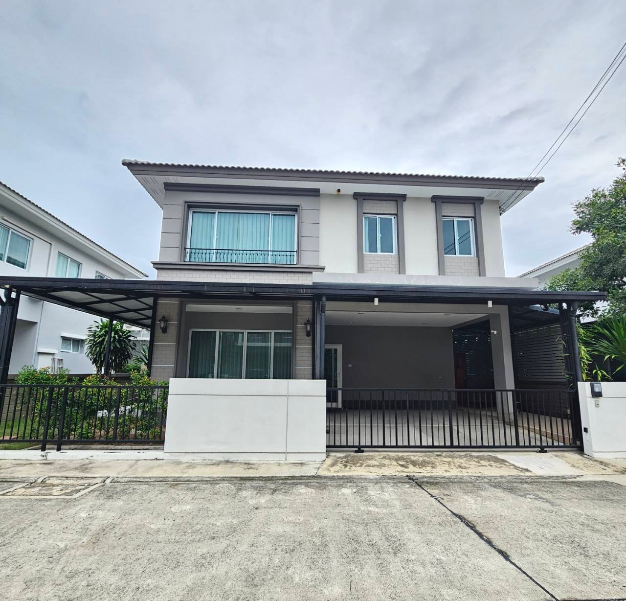 ขายบ้านเดี่ยว ติดถนนราชพฤกษ์ ใกล้โรบินสัน 4 นอน 3 น้ำ ต่อเติมที่จอดรถ และด้านข้าง+ด้านหลังบ้าน คาซ่า พรีเมี่ยม ราชพฤกษ์ - แจ้งวัฒนะ