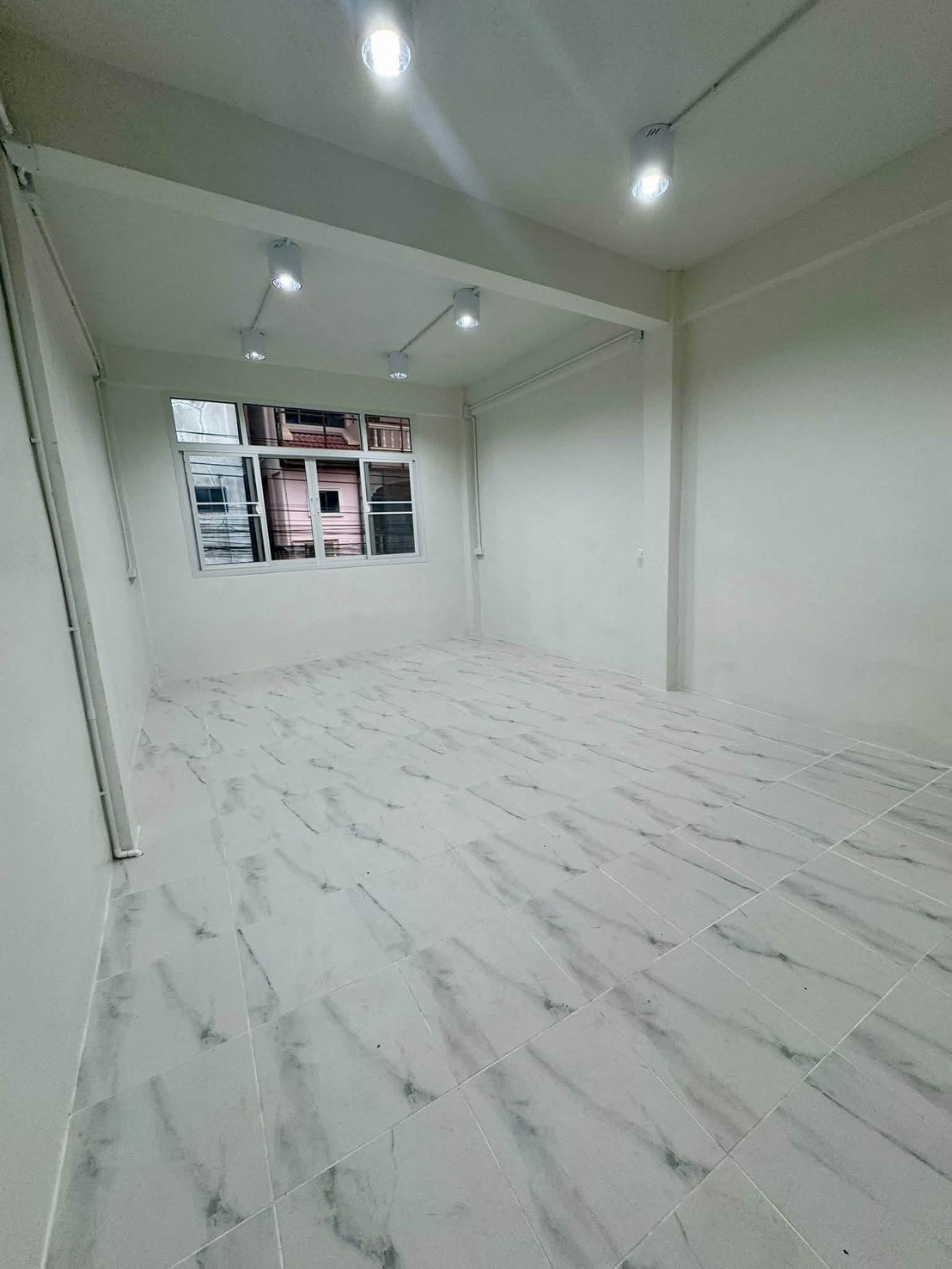 🏡✨ [หลังมุมซ้าย] ให้เช่าทาวน์เฮ้าส์ 4 ชั้น + ดาดฟ้า สาทร 11 แยก 3 ใกล้ BTS เซนต์หลุยส์ เพียงประมาณ 0.6 กม. เดินเพียงประมาณ 1 นาทีถึงโรงเรียนอัสสัมชัญ แผนกประถม #สามารถทำAirbnbได้ 💰 ค่าเช่า 45,000 บาท/เดือน – รูปที่ 4