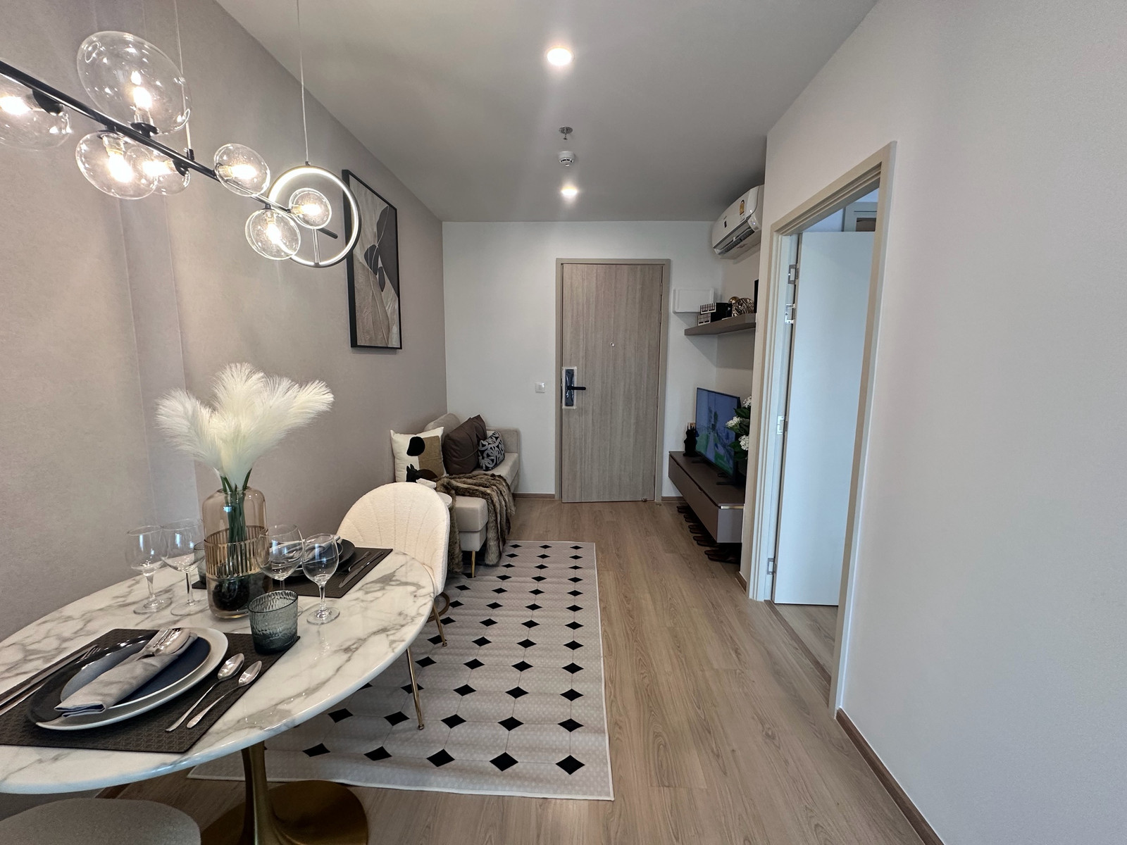 If you want to live in the Rama 4 area, you have to go to Life rama4-asoke. It's convenient to live there yourself. It's easy to rent out. – รูปที่ 2