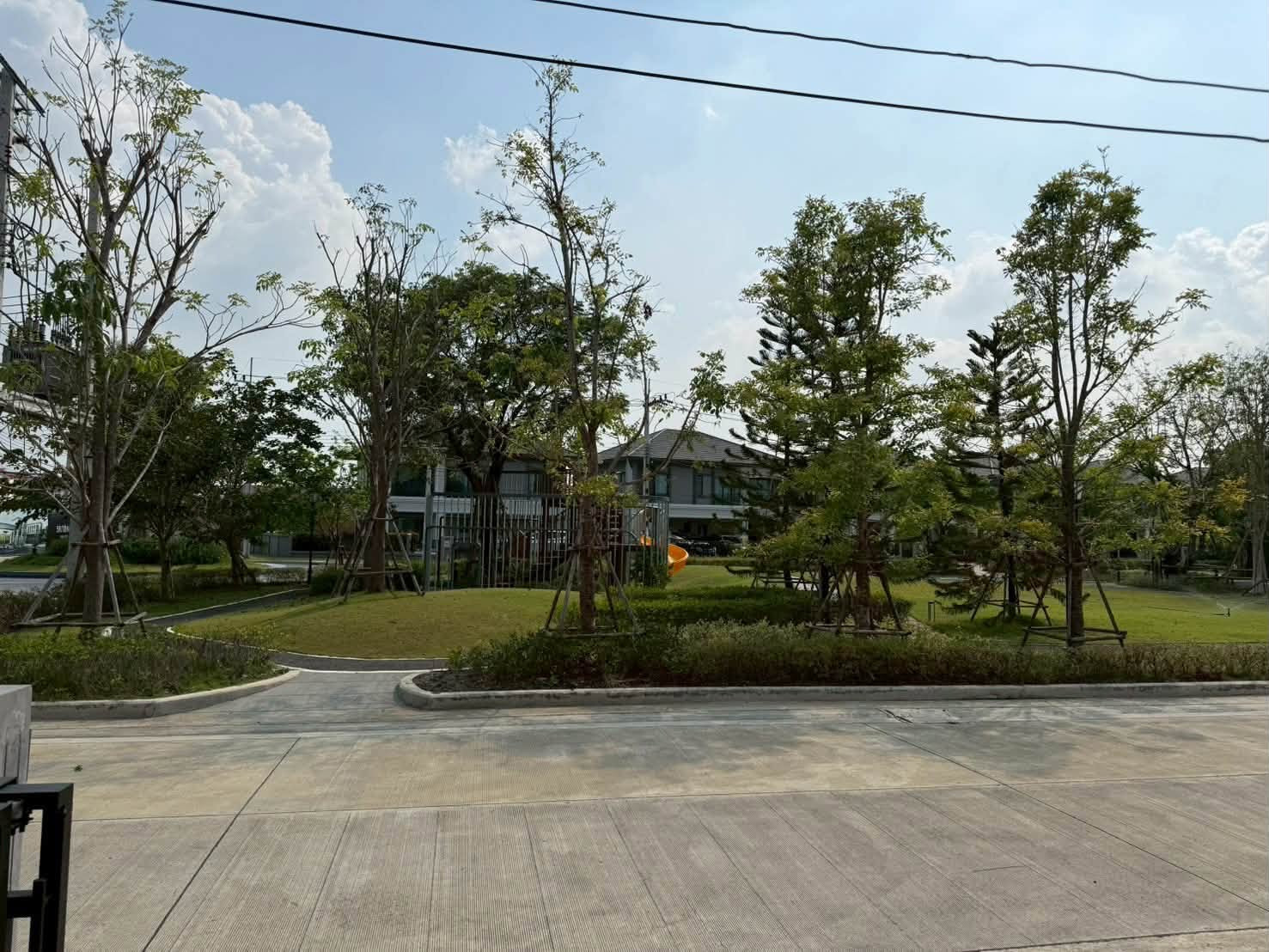 ให้เช่า บ้านเดี่ยว Britania Bangna–Srivaree | หลังใหญ่สุดของโครงการ | แปลงมุมติดสวน | 255 ตร.ม. | 4 ห้องนอน 5 ห้องน้ำ – รูปที่ 2