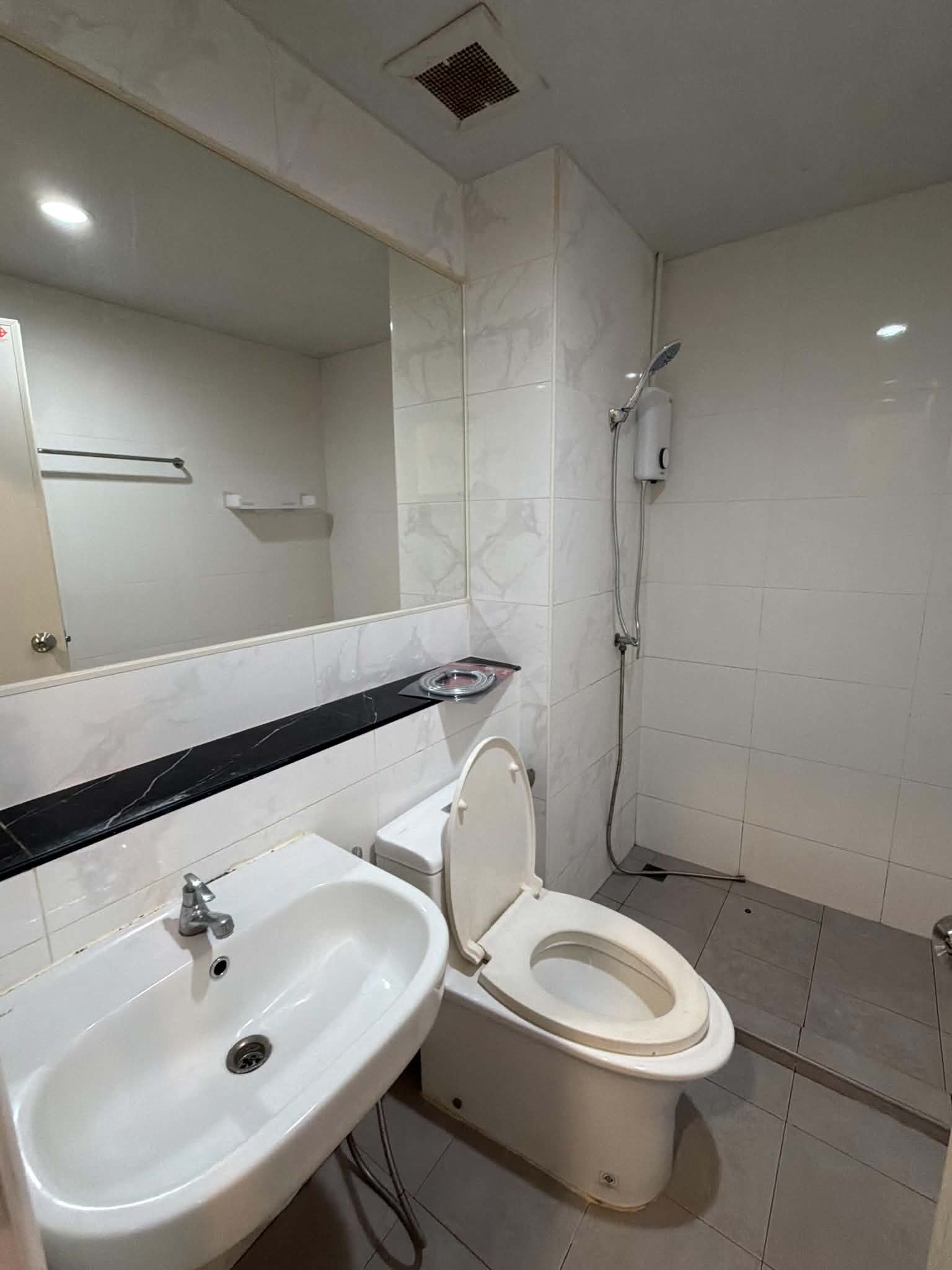 ให้เช่าคอนโด : รีช พหลโยธิน 52  เครื่องใช้ไฟฟ้าครบ  10,000 – รูปที่ 3