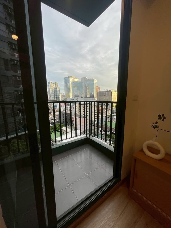 The Stage Mindscape Ratchada  Huai khwang ห้องมุม ระเบียนวิวสระว่ายน้ำ เพิ่ม renovate ใหม่ทั้งห้อง – รูปที่ 2