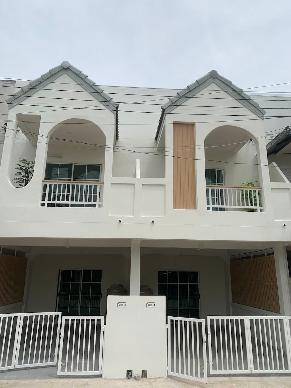 🔥 Below Appraised Value! Fully Renovated 2-Storey Townhome in Central Khon Kaen – Only THB 1.99M 🔥 Below Appraised Value! Fully Renovated 2-Storey Townhome in Central Khon Kaen – Only THB 1.99M