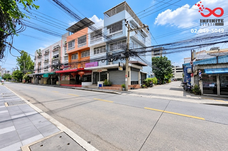 ขายอาคารพาณิชย์ 4 ชั้น หลังมุม ซอยลาดพร้าว 122 ติดถนน พร้อมผู้เช่า ใกล้ MRT มหาดไทย ขายอาคารพาณิชย์ 4 ชั้น หลังมุม ซอยลาดพร้าว 122 ติดถนน พร้อมผู้เช่า ใกล้ MRT มหาดไทย