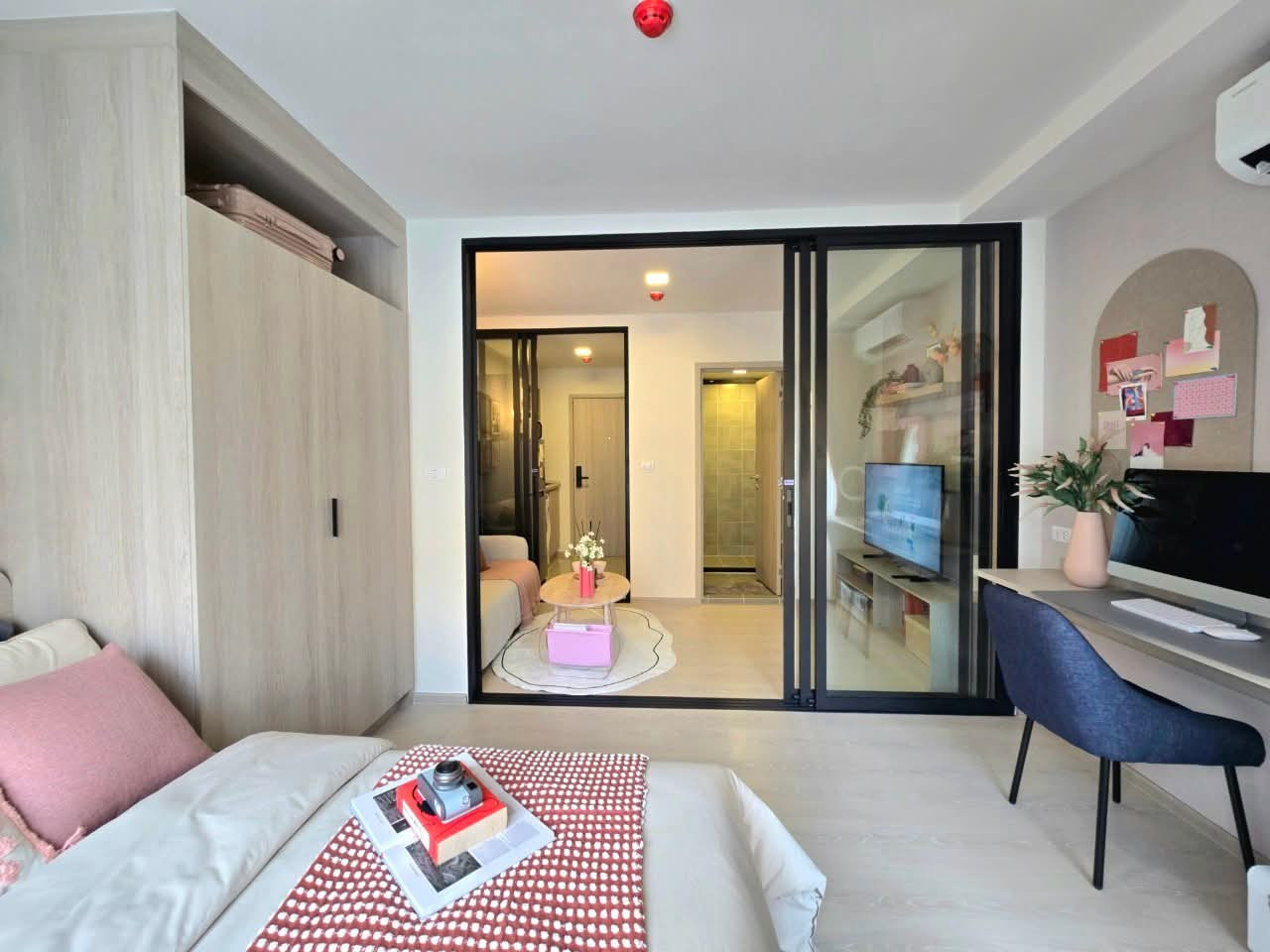 ​dcondo Shine Rangsit สัมผัสความสะดวกสบายของการอยู่อาศัยใกล้มหาลัย! ส่วนกลางจัดเต็ม ล็อคสิทธิ์โปรพิเศษได้แล้ววันนี้ เริ่ม 1.89 ลบ. โทร 065-4496399 Line: @wsrcondo