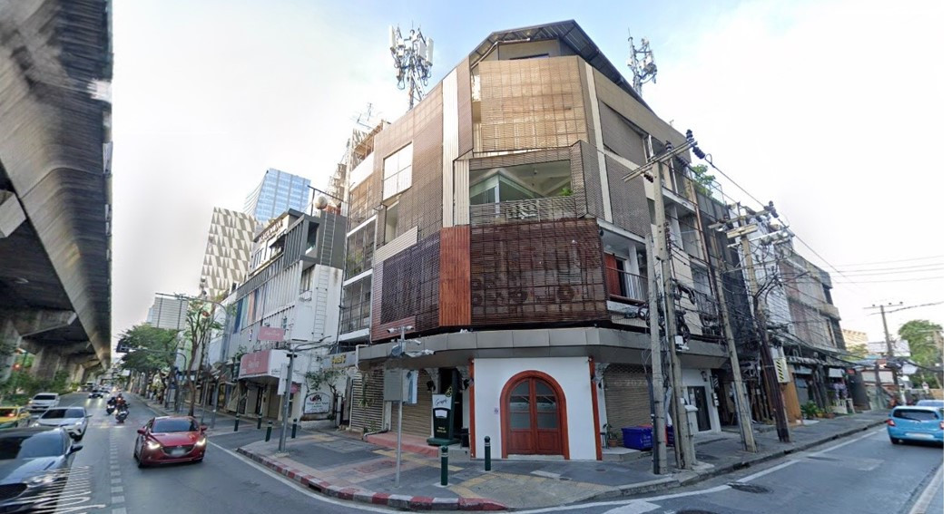 near BTS Ari station, Corner unit, Main Phaholyothin road, Phaya Thai, Bangkok near BTS Ari station, Corner unit, Main Phaholyothin road, Phaya Thai, Bangkok