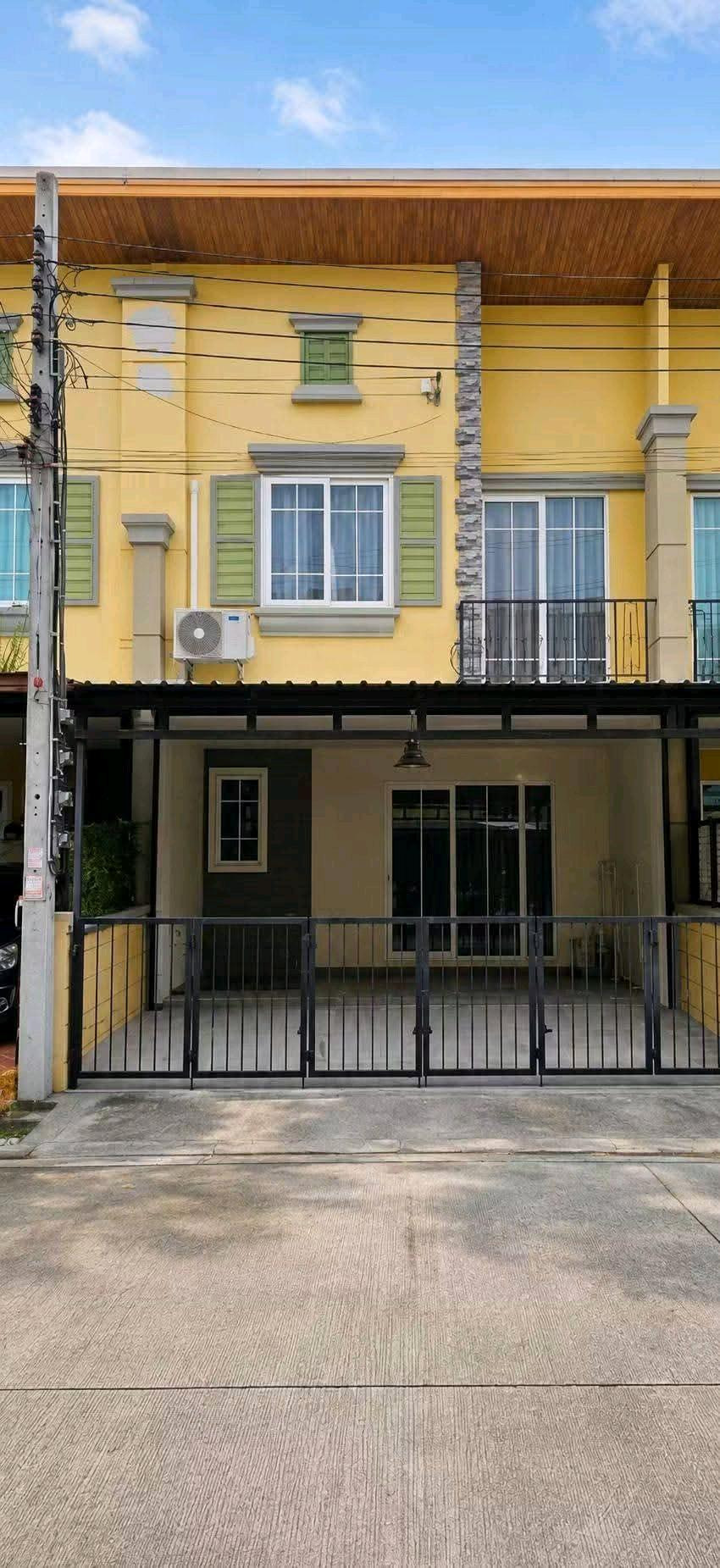 บ้านรีโนเวทใหม่ให้เช่าโกลเด้นทาวน์อ่อนนุช 65 เลี้ยงสัตว์พันธุ์เล็กได้ T.062-1574449 บ้านรีโนเวทใหม่ให้เช่าโกลเด้นทาวน์อ่อนนุช 65 เลี้ยงสัตว์พันธุ์เล็กได้ T.062-1574449