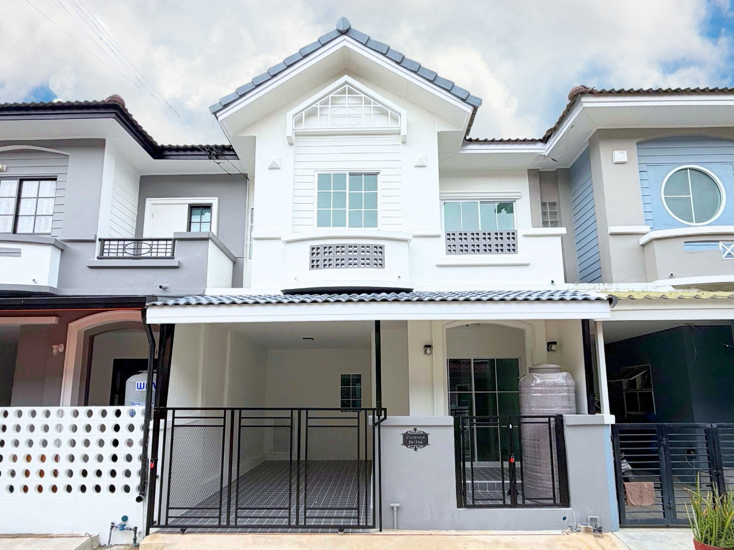 ขายทาวน์เฮ้าส์ 2 ชั้น หมู่บ้านวรางกูล รังสิต-ลำลูกกา คลอง 3 (ฝั่งตะวันตก) ซอย 6 เนื้อที่ 18.4 ตารางวา 3 ห้องนอน ตำบลลาดสวาย อำเภอลำลูกกา จังหวัดปทุมธานี
