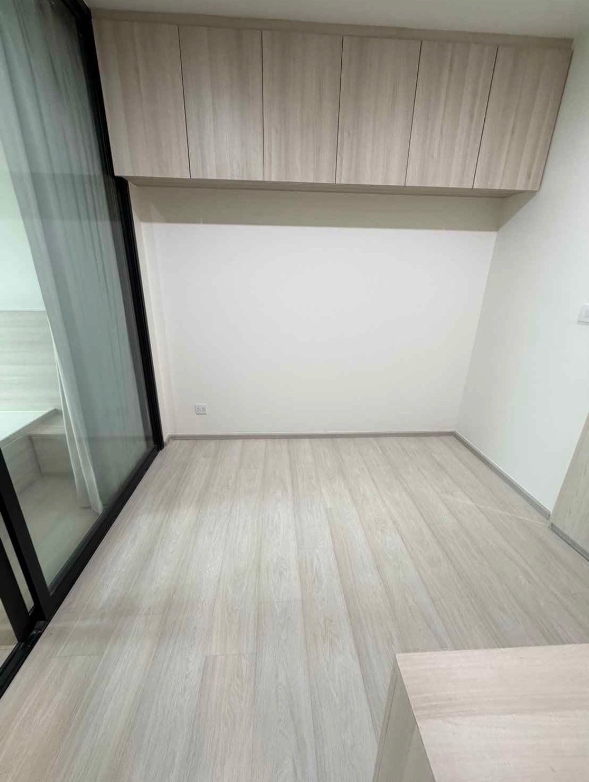 Urgent sale! Life Asoke, beautiful garden view, east, good wind, next to MRT Phetchaburi & ARL Makkasan, price 4.49 million baht.