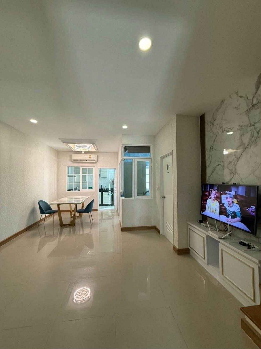 ให้เช่าทาวน์โฮม 2 ชั้น โกลเด้น ทาวน์ สาทร-กัลปพฤกษ์ (Golden Town Sathorn - Kalapapruek) Pet-Friendly เครื่องใช้ไฟฟ้าครบ พร้อมเข้าอยู่ – รูปที่ 2