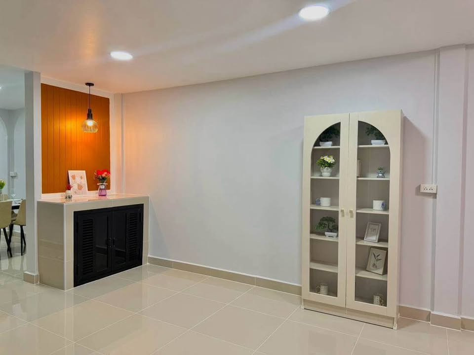 Good Location ! ทาวน์โฮม (หลังมุม) หมู่บ้านธนพัฒนา ใกล้โรงพยาบาลพระนั่งเกล้า โรงเรียนศรีบุณยานนท์ กระทรวงพาณิชย์ ตลาดนกฮูก และ เซ็นทรัล นอร์ทวิลล์ – รูปที่ 3
