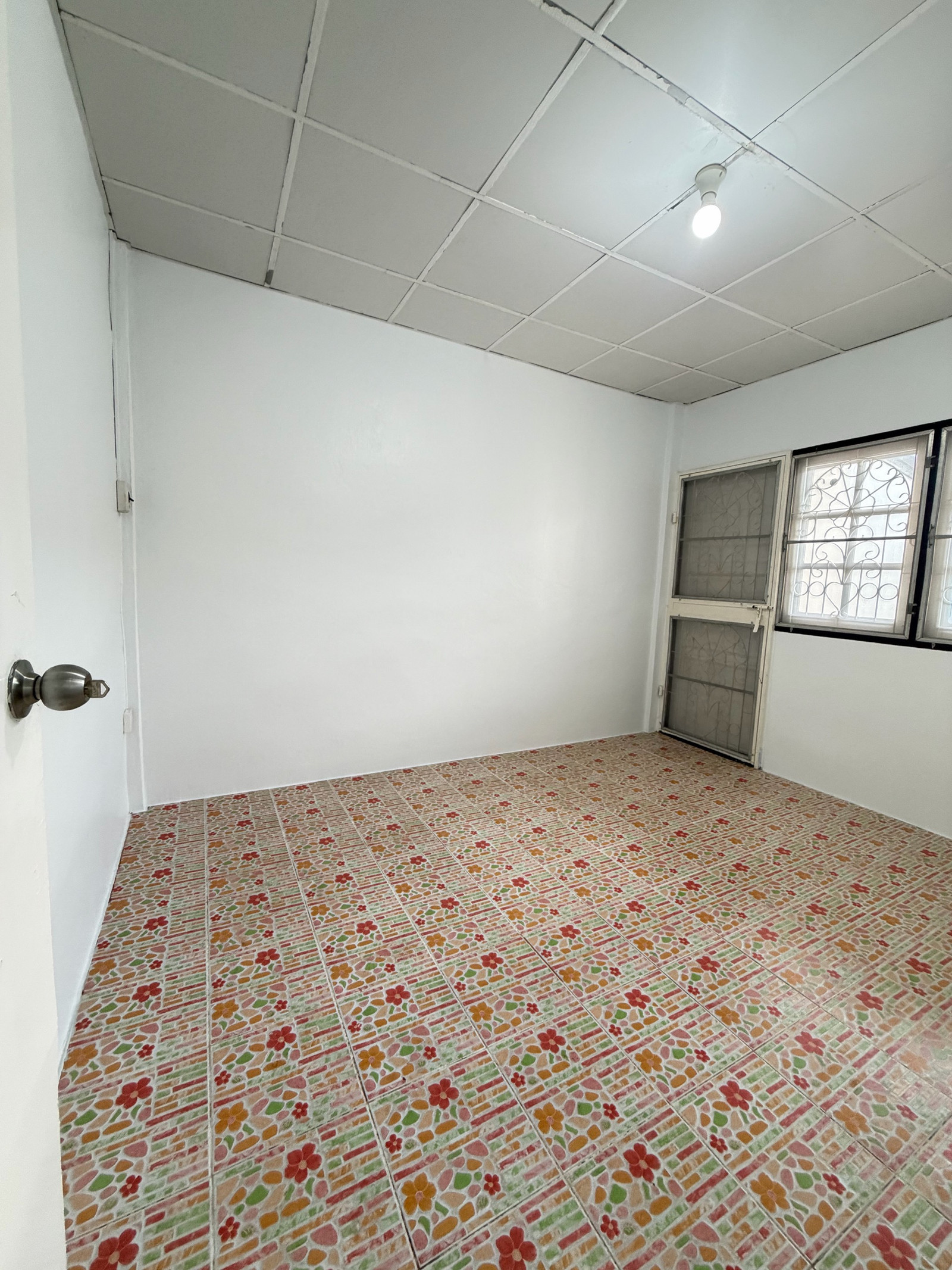 ให้ เช่าทาวน์เฮาส์2ชั้นหมู่บ้านหงษ์ประยูร 1 ราคา 7,500 บาทต่อเดือน – รูปที่ 2