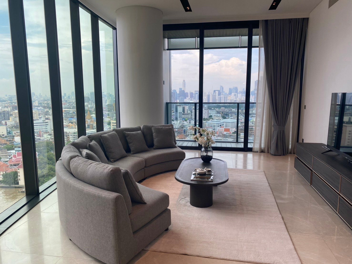Luxury 2 Bedroom Riverfront Condo for Rent Banyan Tree Residences Riverside Bangkok 178 sq.m High Floor Panoramic River View Near ICONSIAM Luxury 2 Bedroom Riverfront Condo for Rent Banyan Tree Residences Riverside Bangkok 178 sq.m High Floor Panoramic River View Near ICONSIAM