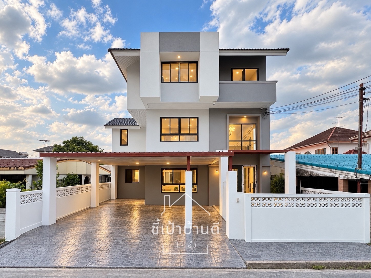 3-story detached house, can park 3 cars, has a double volume hall, no common fees, in Soi Nawamin 81 | connected to Lat Phrao Road, Kaset-Nawamin (Prasertmanukit), Pho Kaeo, Ramintra and Ramkhamhaeng.