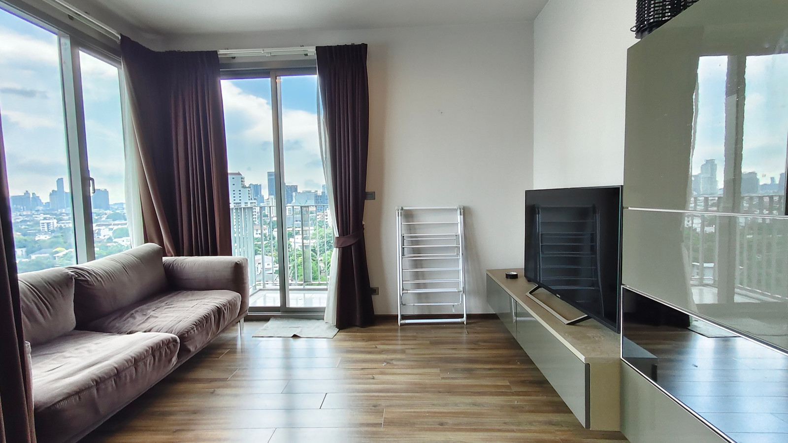 🏙️  ให้เช่า คอนโด Ceil by sansiri ห้อง Corner Unit ขนาดใหญ่ 45 ตร.ม. แบบ 1 Bedroom  พื้นที่ใช้สอยกว้างในทำเลสุขุมวิท