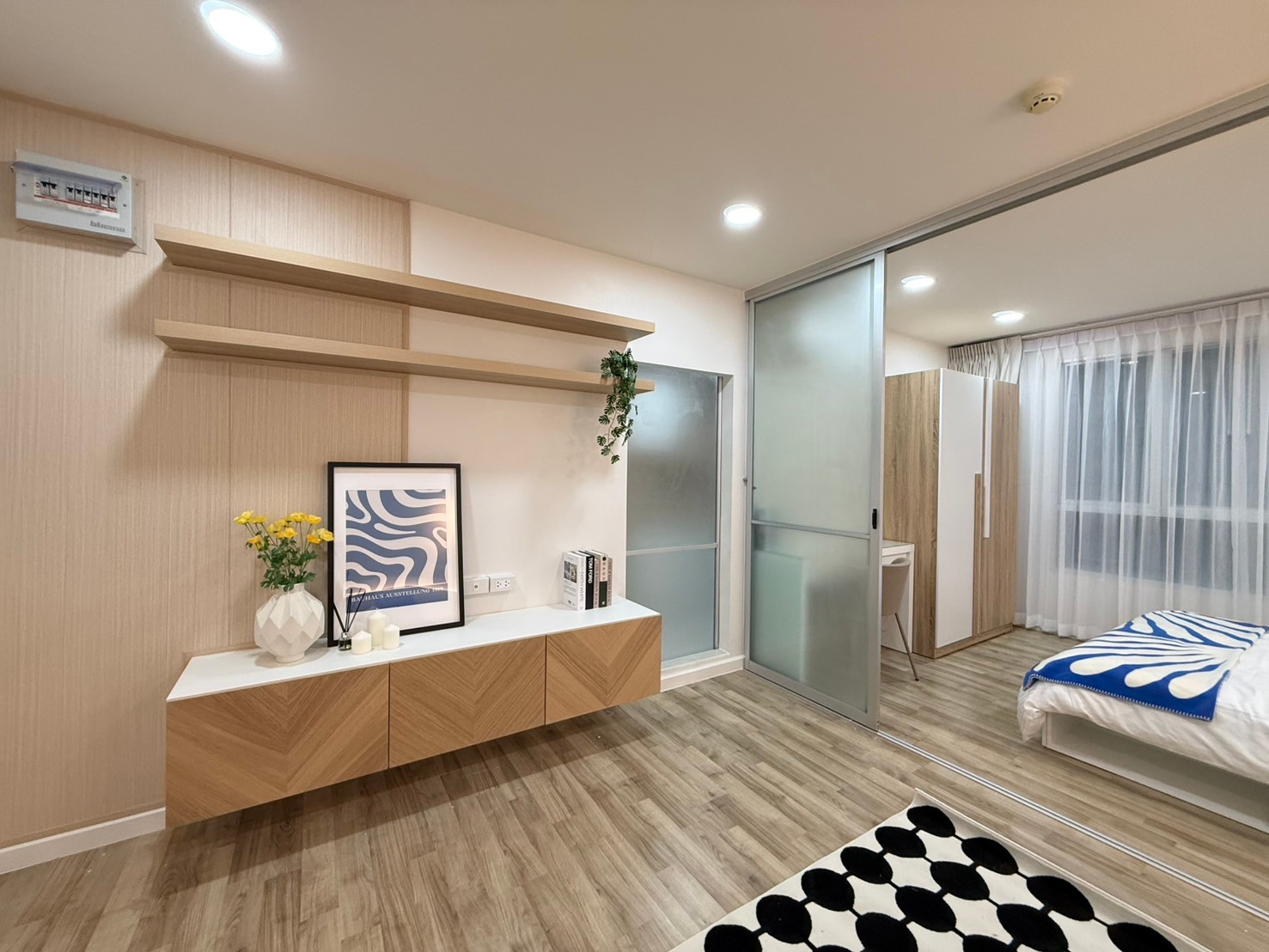 sell !! D Condo On Nut-Rama 9, fully furnished, near Train Market, Srinakarin.