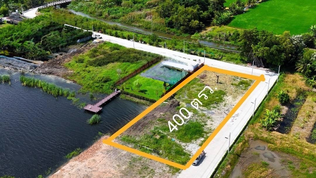 Large Lake View Land for Sale in Lat Krabang, A peaceful location in eastern Bangkok, ideal for building a private home or holding as a long-term investment. Near Suvarnabhumi Airport