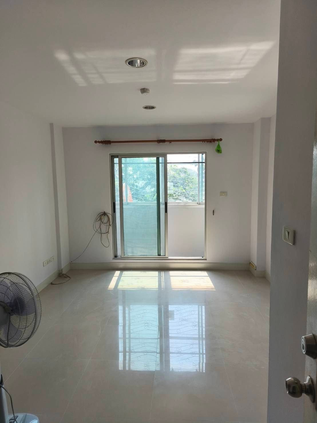 Discount 🔥 Big room for rent 7,500 baht ✅ BTS intersection KPO.📢 Line : @085pucam / 0627941024 🥳 YKP Rental Condo