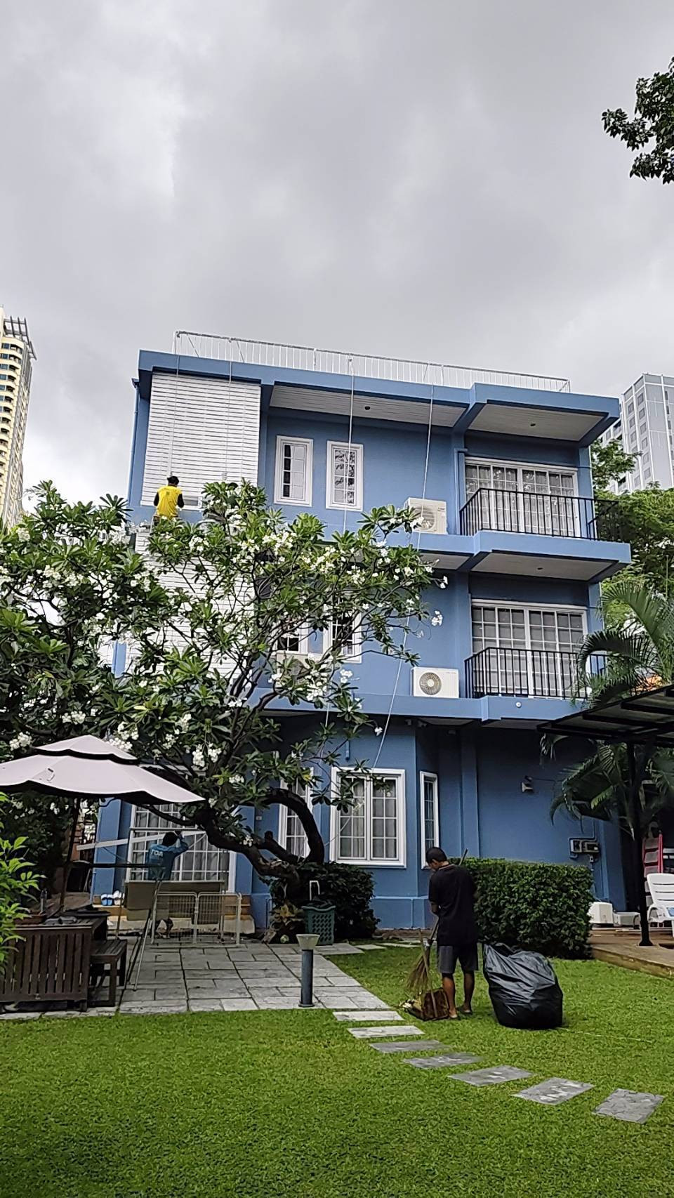 American-Style Detached House for Sale in Sukhumvit Area with Tenant American-Style Detached House for Sale in Sukhumvit Area with Tenant