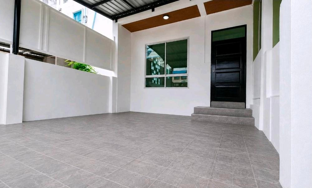 ขายทาวน์โฮม 3 ชั้น หมู่บ้านลาซาลเพลส  ลาซาล 24 รีโนเวทใหม่ หลังมุม – รูปที่ 2