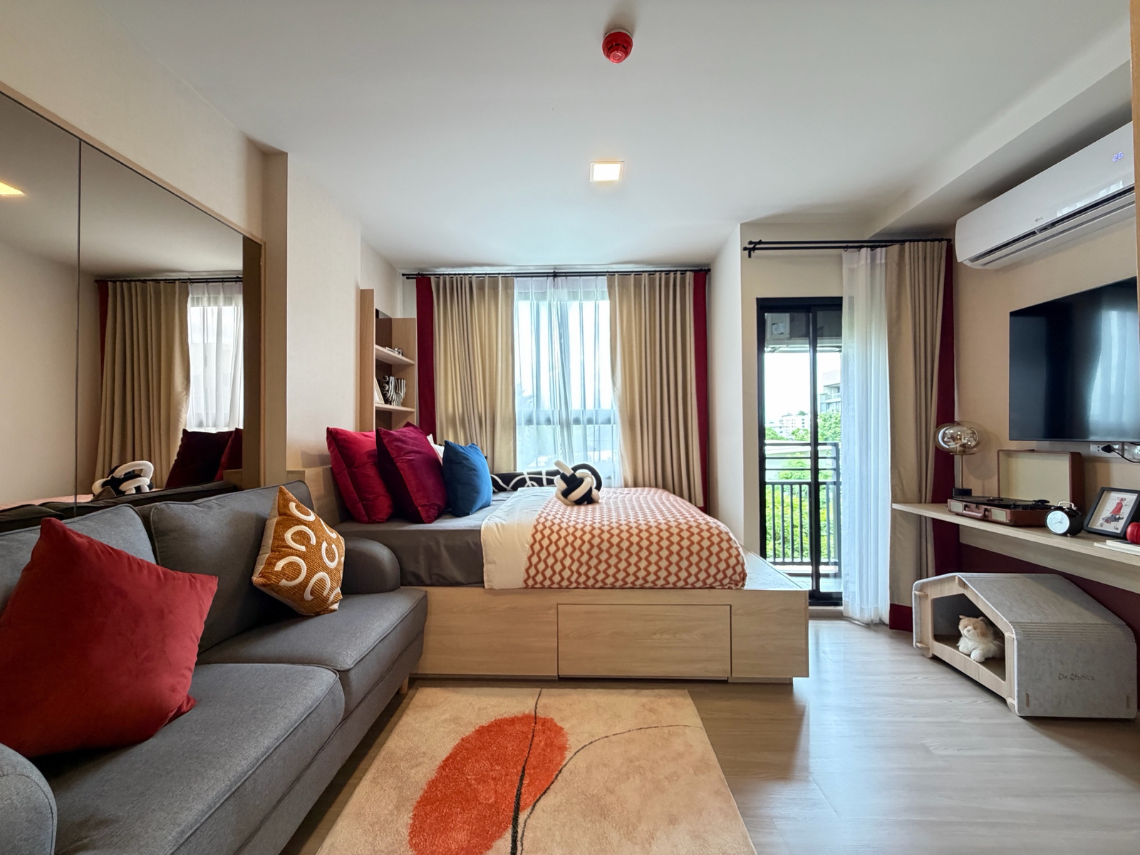 The Muve Sukhumvit 107 Condo allows pets, convenient travel, 2 minutes to BTS Bearing. The Muve Sukhumvit 107 Condo allows pets, convenient travel, 2 minutes to BTS Bearing.