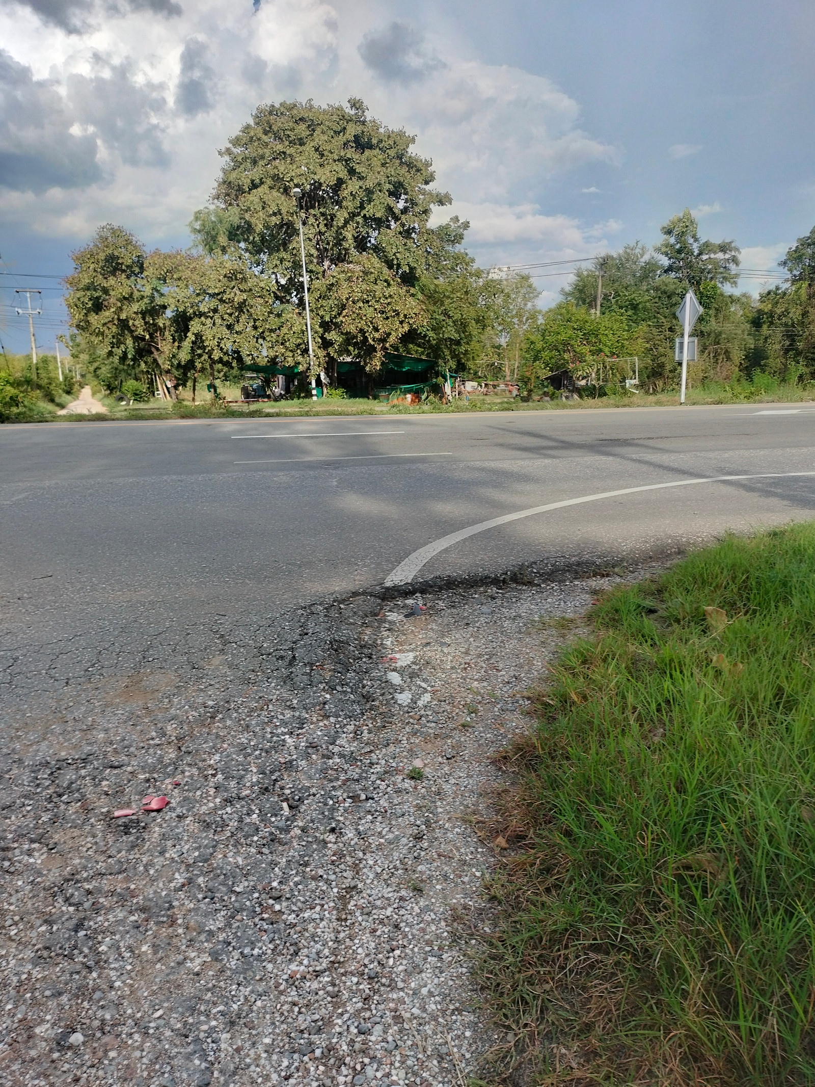 Land for sale, good location, next to Phahonyothin Road. Land for sale, good location, next to Phahonyothin Road.