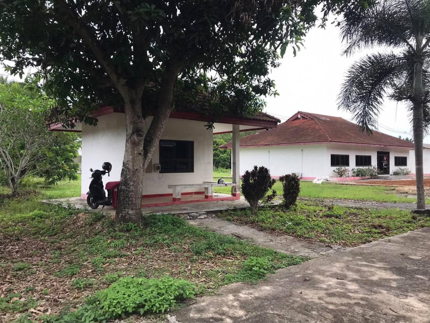 Selling very cheap!! Land + building + warehouse, size 25 rai, good location, Kanchanadit District, Surat Thani Province. Near Mueang Surat Thani District – รูปที่ 4