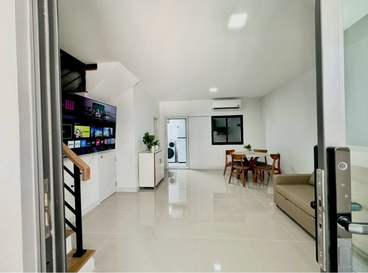 🏡 บ้านใหม่ป้ายแดง แต่งครบพรีเมียม! ทาวน์โฮม 2 ชั้น 3 ห้องนอน | หลัง Mega Bangna เพียง 800 ม. | 40,000 บาท/เดือน – รูปที่ 2