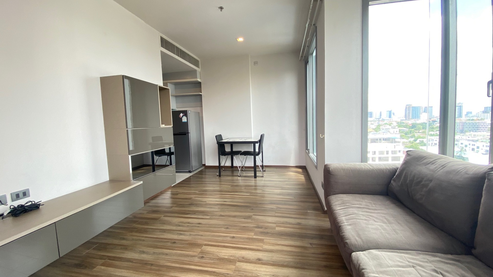 🏙️  ให้เช่า คอนโด Ceil by sansiri ห้อง Corner Unit ขนาดใหญ่ 45 ตร.ม. แบบ 1 Bedroom  พื้นที่ใช้สอยกว้างในทำเลสุขุมวิท – รูปที่ 4
