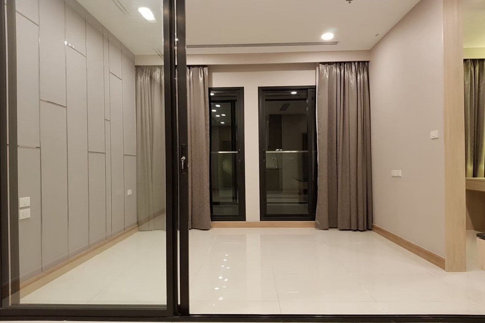 🔥 For Sale !!🔥Noble Ploenchit, 1 bedroom, 1 bathroom, high floor 11++, pool view !! Code C20221209365 Partly Furnished, SELL AT LOSS!!📣📣 🔥 For Sale !!🔥Noble Ploenchit, 1 bedroom, 1 bathroom, high floor 11++, pool view !! Code C20221209365 Partly Furnished, SELL AT LOSS!!📣📣