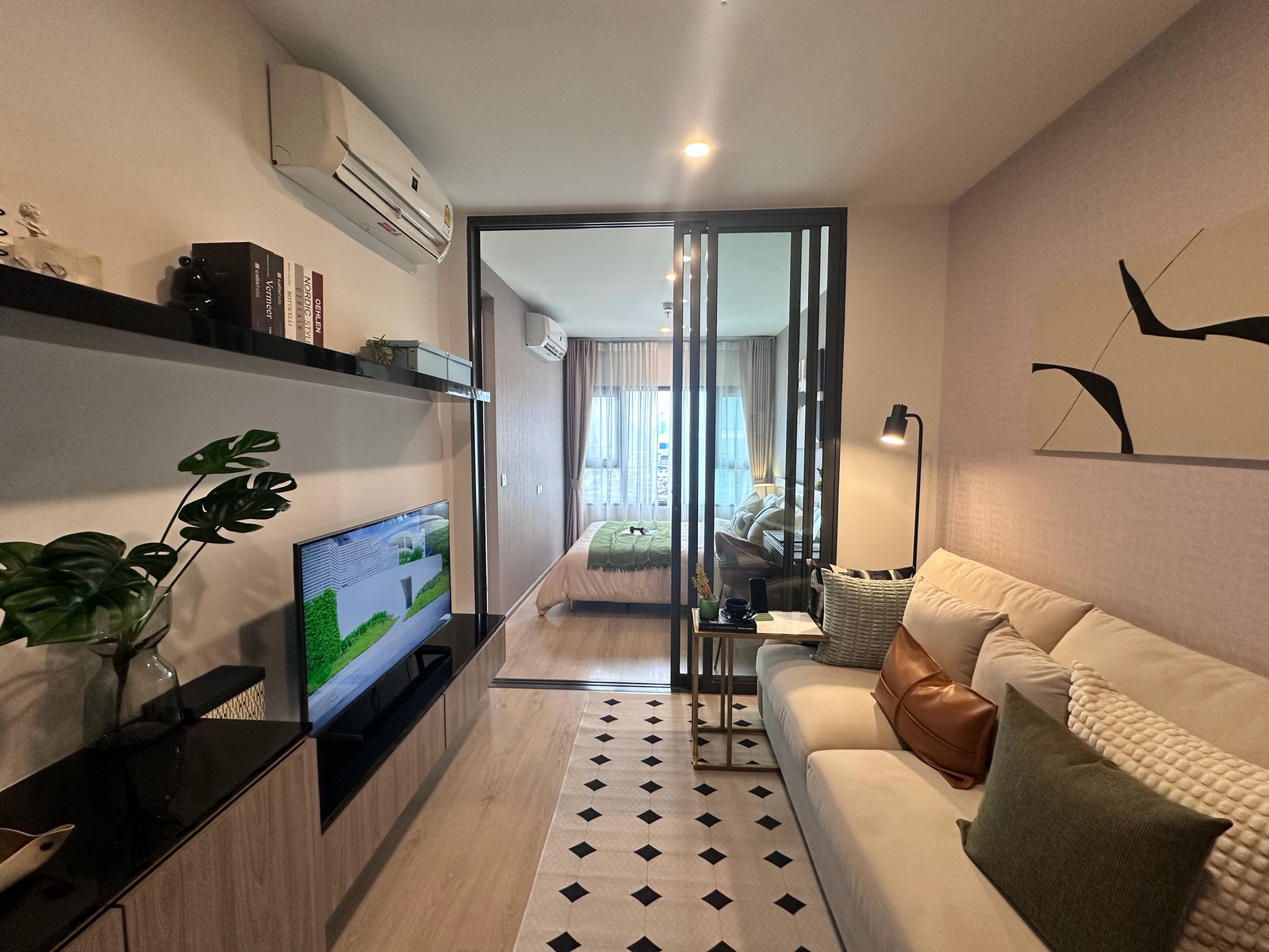 🚨 Special price! Condo in the heart of the city, Life Rama 4 - Asoke. Opportunities like this don't come around often!