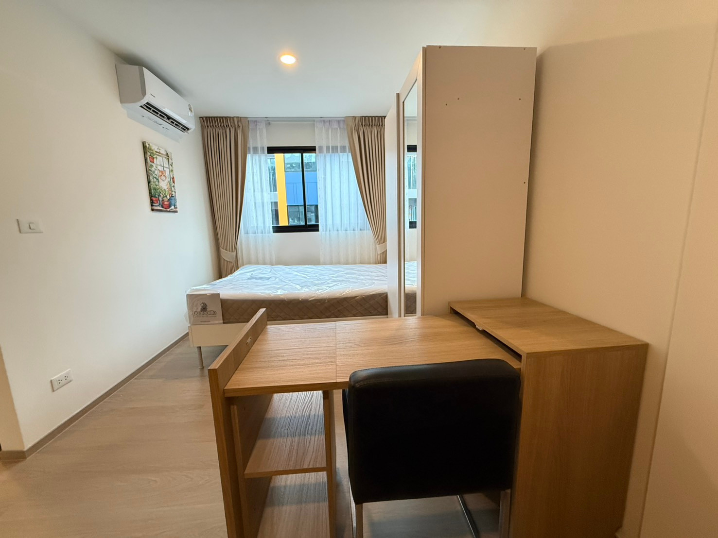 1 bedroom, pool view, has a washing machine and dryer. – รูปที่ 4