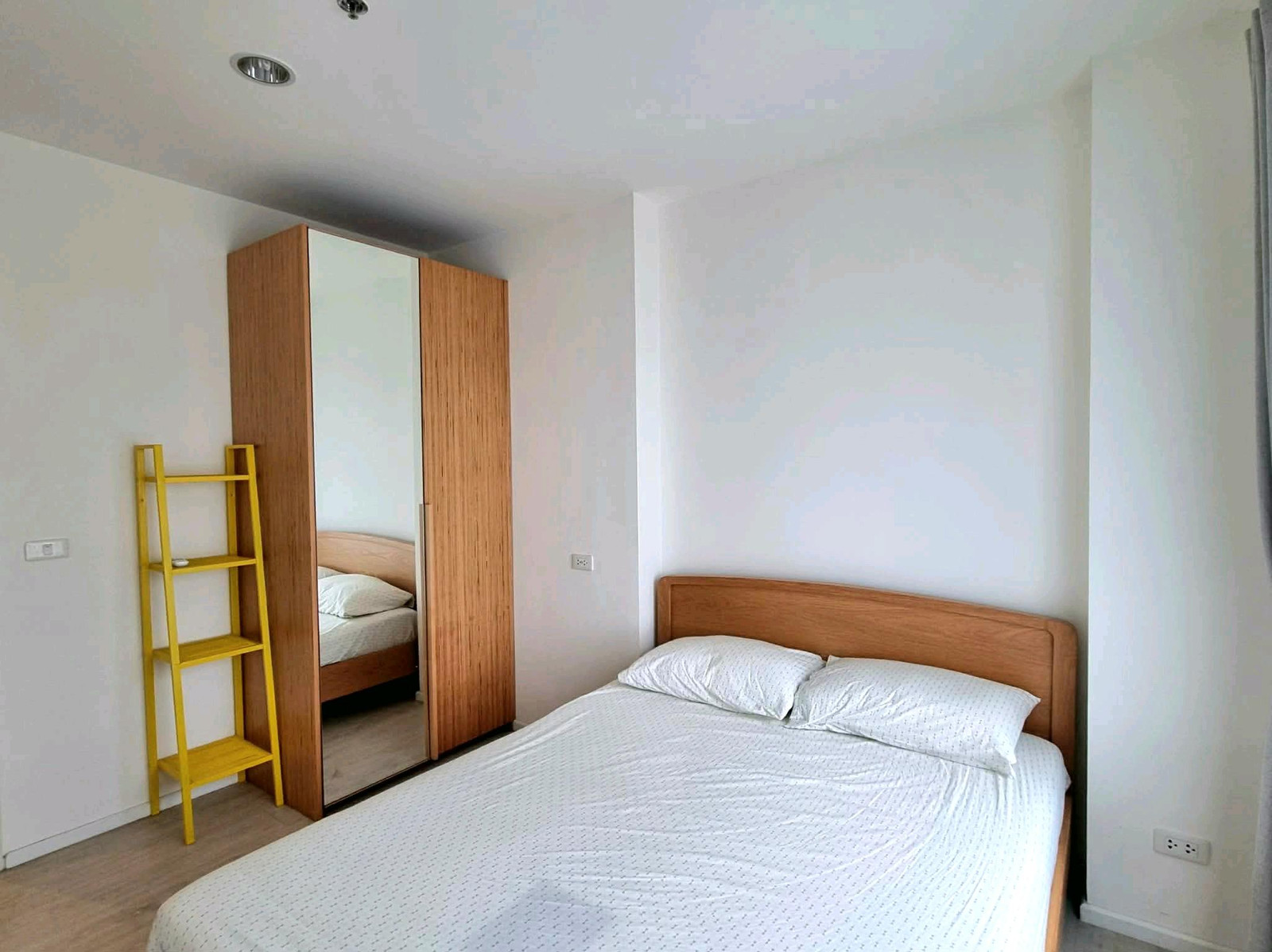 🔥 For rent Aspire Sathorn-Thapra — next to BTS Talat Phlu!! Ready to move in on 26 October 🔥 🏠 Room details - 📏 Size 30.5 sq m., 19th floor, high view - 🛏️ 1 bedroom / 1 bathroom - 🚉 Next to BTS Talat Phlu, very convenient to travel - 🗓️ Ready to move in 