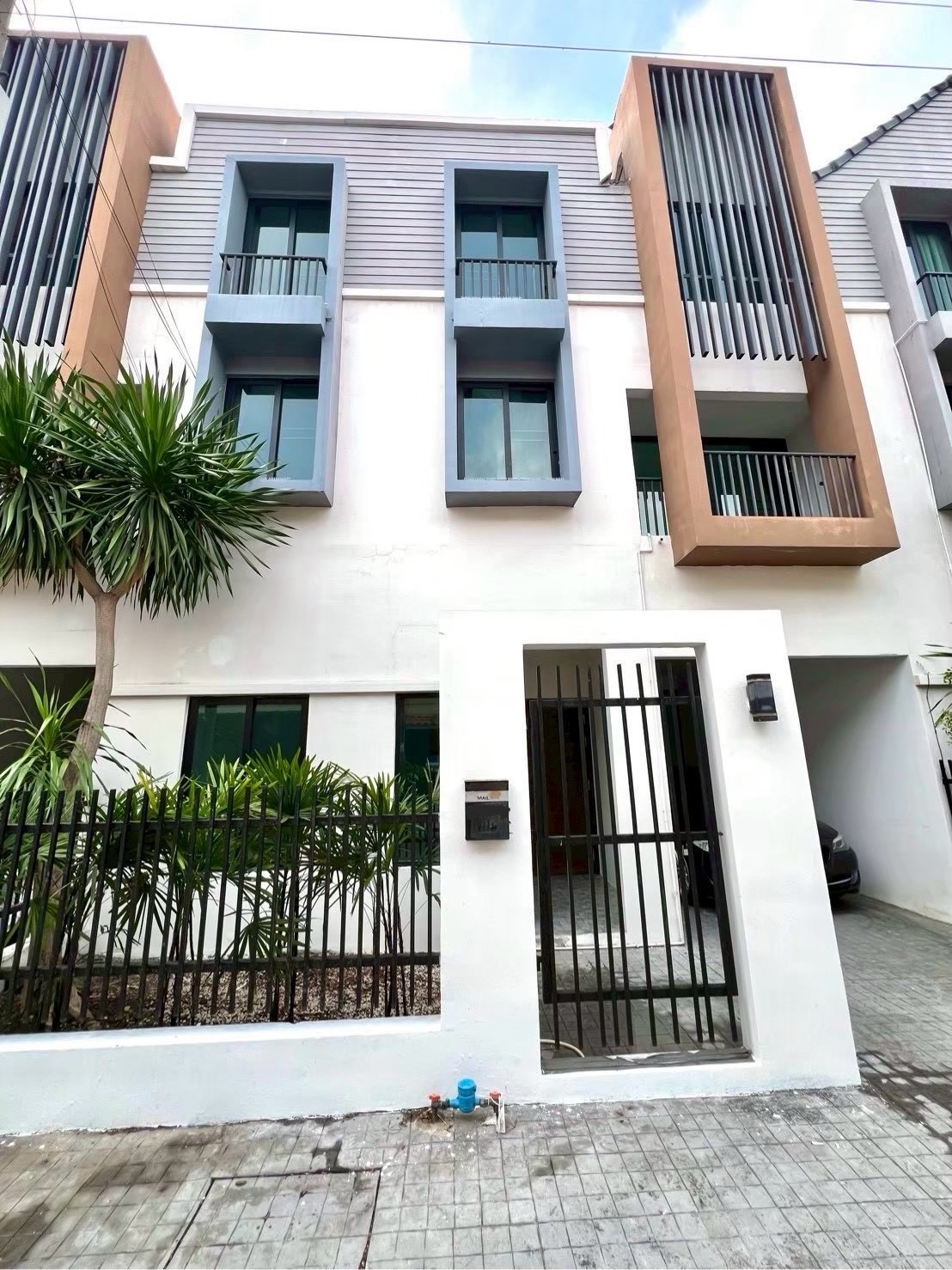 Townhome/home office for rent Premium Golf Village, Muang Thong Thani, near IMPACT and Central Chaengwattana. Townhome/home office for rent Premium Golf Village, Muang Thong Thani, near IMPACT and Central Chaengwattana.