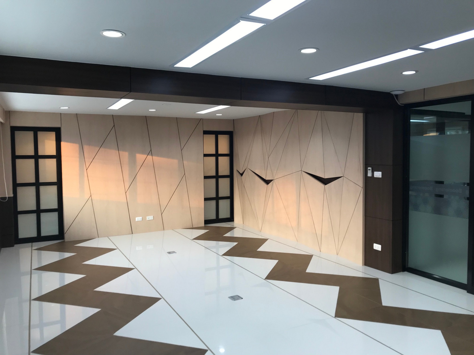 ออฟฟิศ 4 ชั้น (900ตรม) พร้อม โกดัง 2 ชั้น ซอยรามคำแหง 4 ใกล้แยกคลองตัน – รูปที่ 2