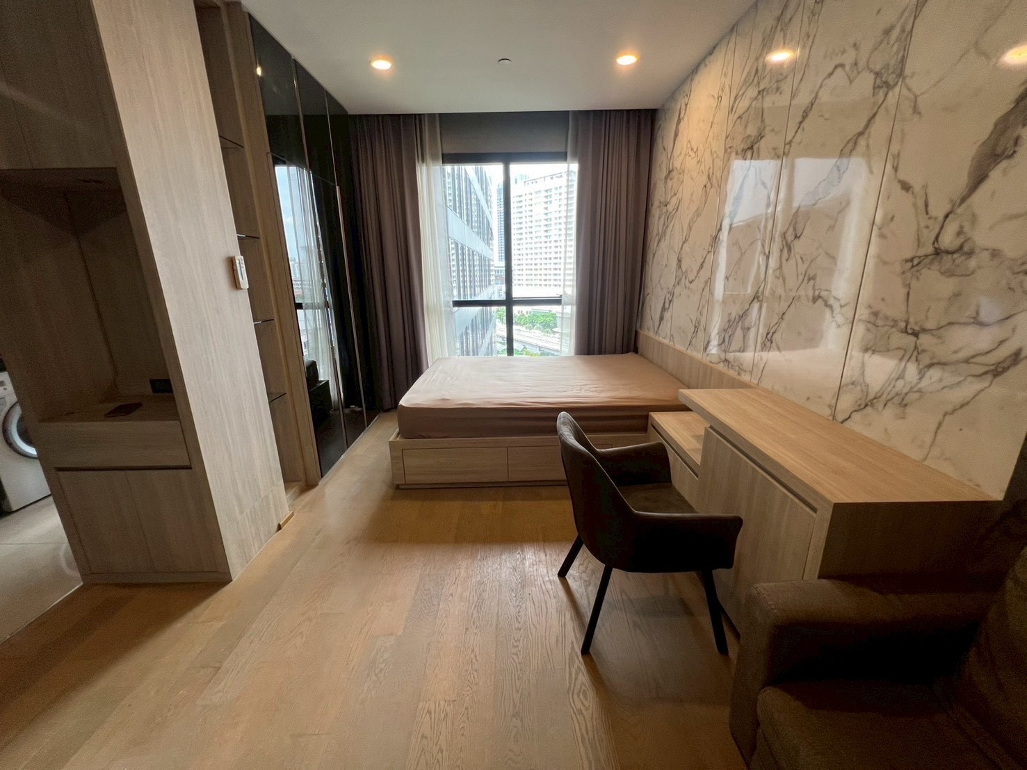 📍For rent!! Ashton Chula - Silom 💥Cheapest right now!! Only 22,000฿ / month💥 (compared to a room of the same size This room is a great value!) 🛋 Studio | 25 sq m. 📞 Contact: Aomam (Agent) Tel / Line ID: 095-587-1692 WhatsApp: +66 95 587 1692 – รูปที่ 3