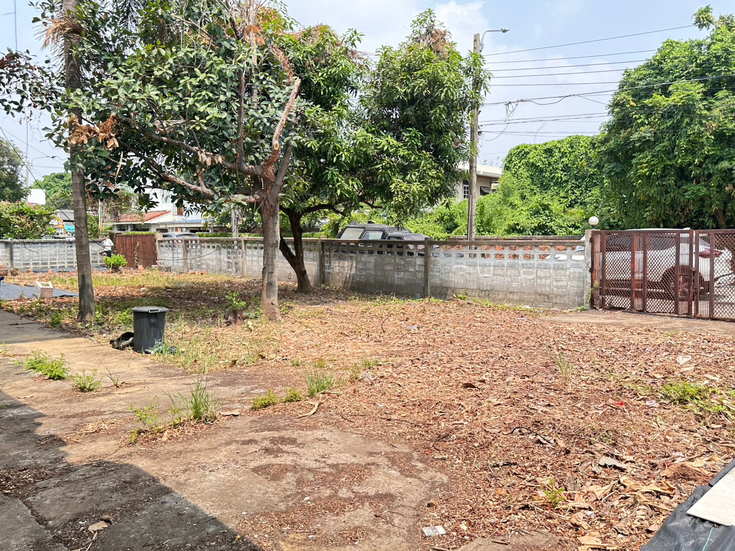 Great price, very beautiful plot of land, half rai, Lat Phrao 47, walking distance to MRT Chok Chai 4.