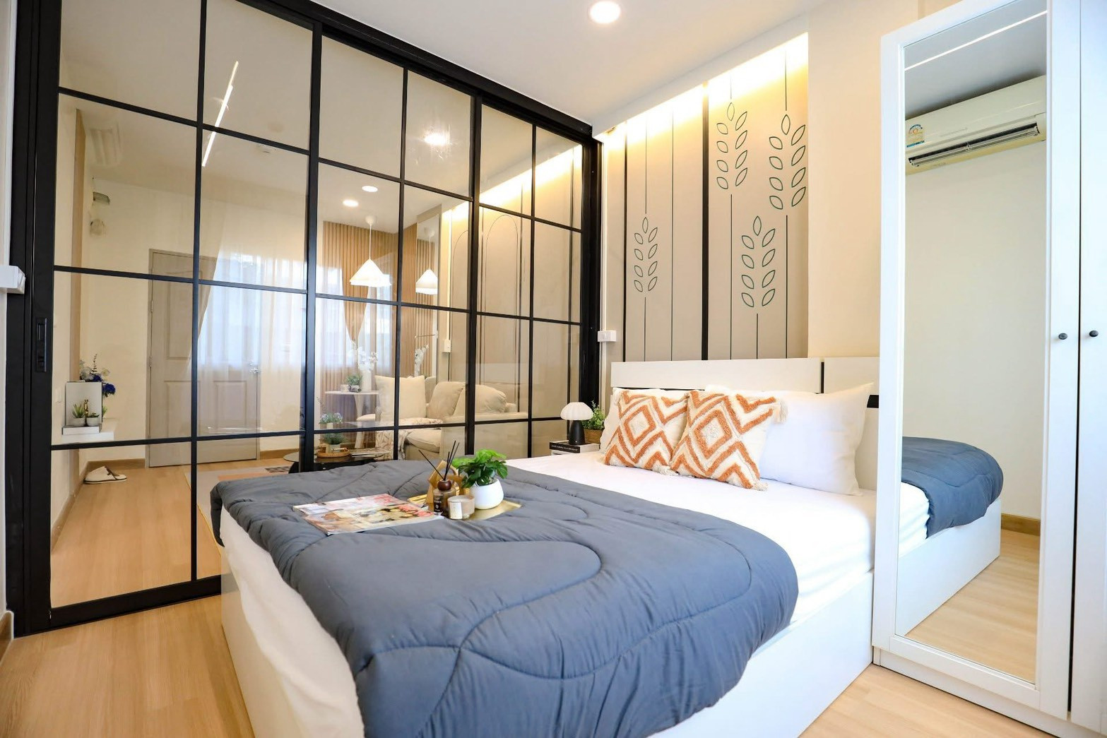 ME2500603 Selling The Kith Sukhumvit 113, beautiful room, fully furnished, ready to move in, very good price. ME2500603 Selling The Kith Sukhumvit 113, beautiful room, fully furnished, ready to move in, very good price.