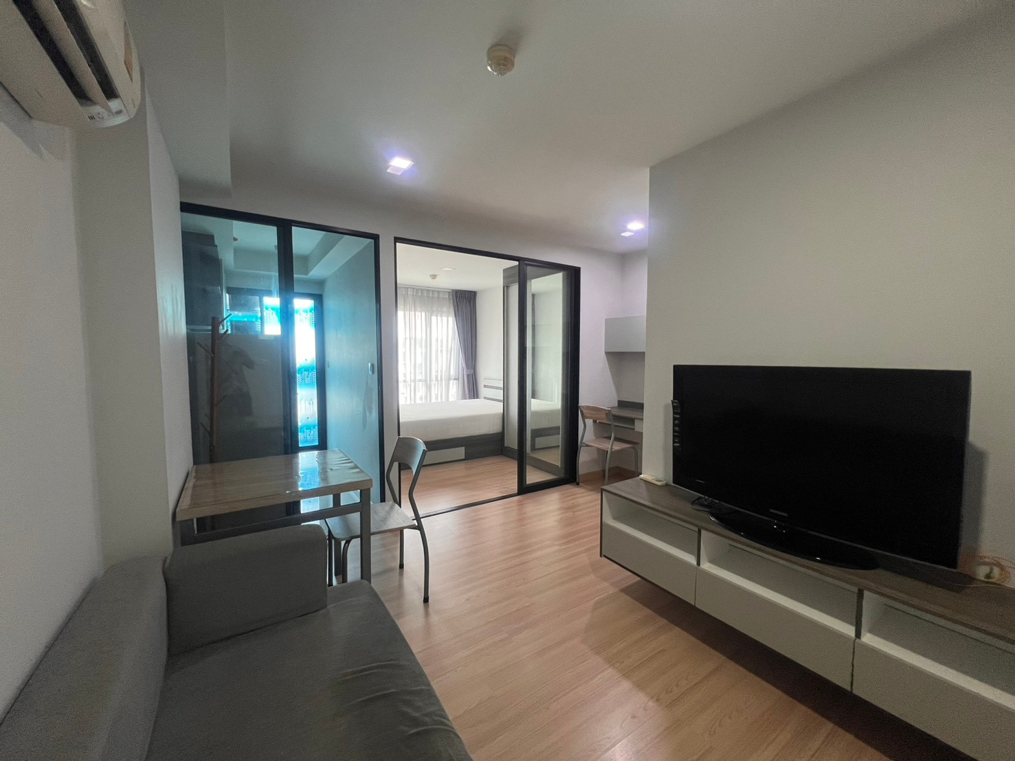 For rent: Knightsbridge Skycity Saphan Mai, 7th floor, fully furnished + washing machine, 28 sq m, 11,000 baht (including common areas) For rent: Knightsbridge Skycity Saphan Mai, 7th floor, fully furnished + washing machine, 28 sq m, 11,000 baht (including common areas)