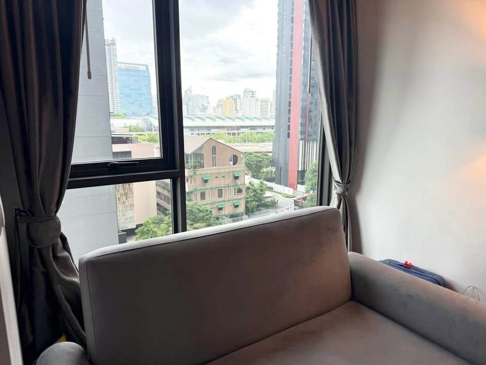 Urgent sale! Only 3 million🔥Life asoke rama 9. Very cheap. Hurry and make an appointment to view📞081-152-6154. Super HOT condo in the middle of Rama 9 intersection, near department stores and MRT.