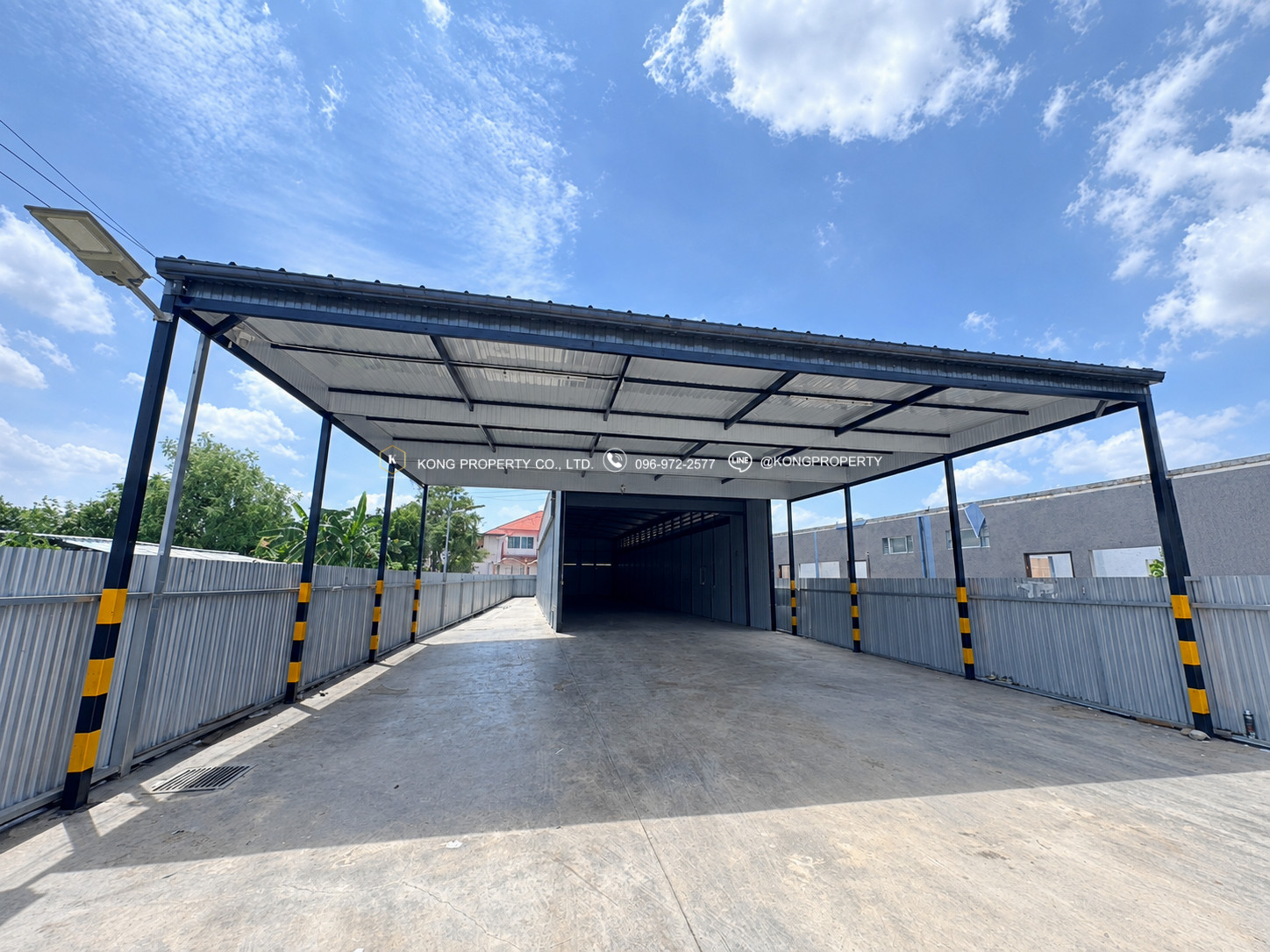 Warehouse for rent, Phutthamonthon Sai 1 Road, Phasi Charoen, Bangkok With a wide parking lot Warehouse for rent, Phutthamonthon Sai 1 Road, Phasi Charoen, Bangkok With a wide parking lot