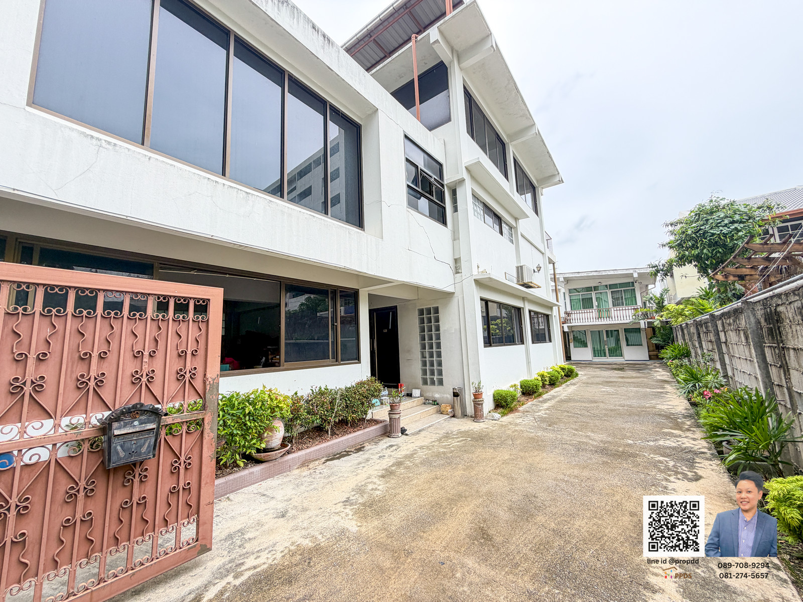 Office Building with Detached House for Sale on 168 Sq.wah – Ekkamai–Pridi Office Building with Detached House for Sale on 168 Sq.wah – Ekkamai–Pridi