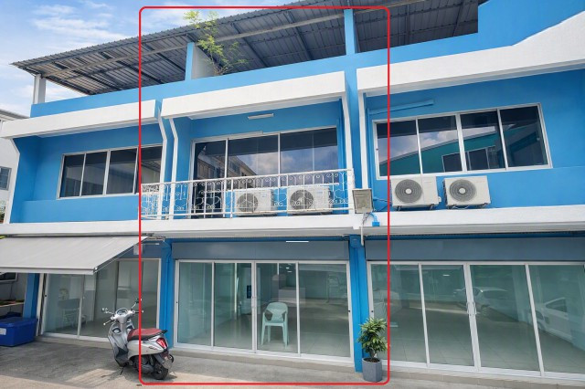 BTS Ari 1.8km BTS SaphanKhwai 915m a hotel restaurant business registration is permitted. 3 Storey Home Office with 3 Bedrooms and 2