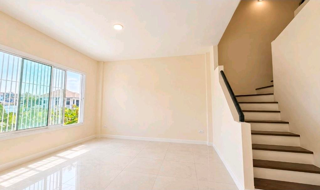 ขายทาวน์โฮม 3 ชั้น หมู่บ้านลาซาลเพลส  ลาซาล 24 รีโนเวทใหม่ หลังมุม – รูปที่ 4
