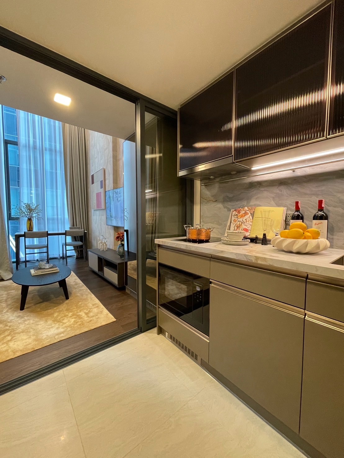 SHUSH Ratchathewi (Shush Ratchathewi) in the form of a room with a 4.50 meter high ceiling, close to BTS Ratchathewi only 140 m. Special price for opening the building 7.69mb ** not accepting co agents **