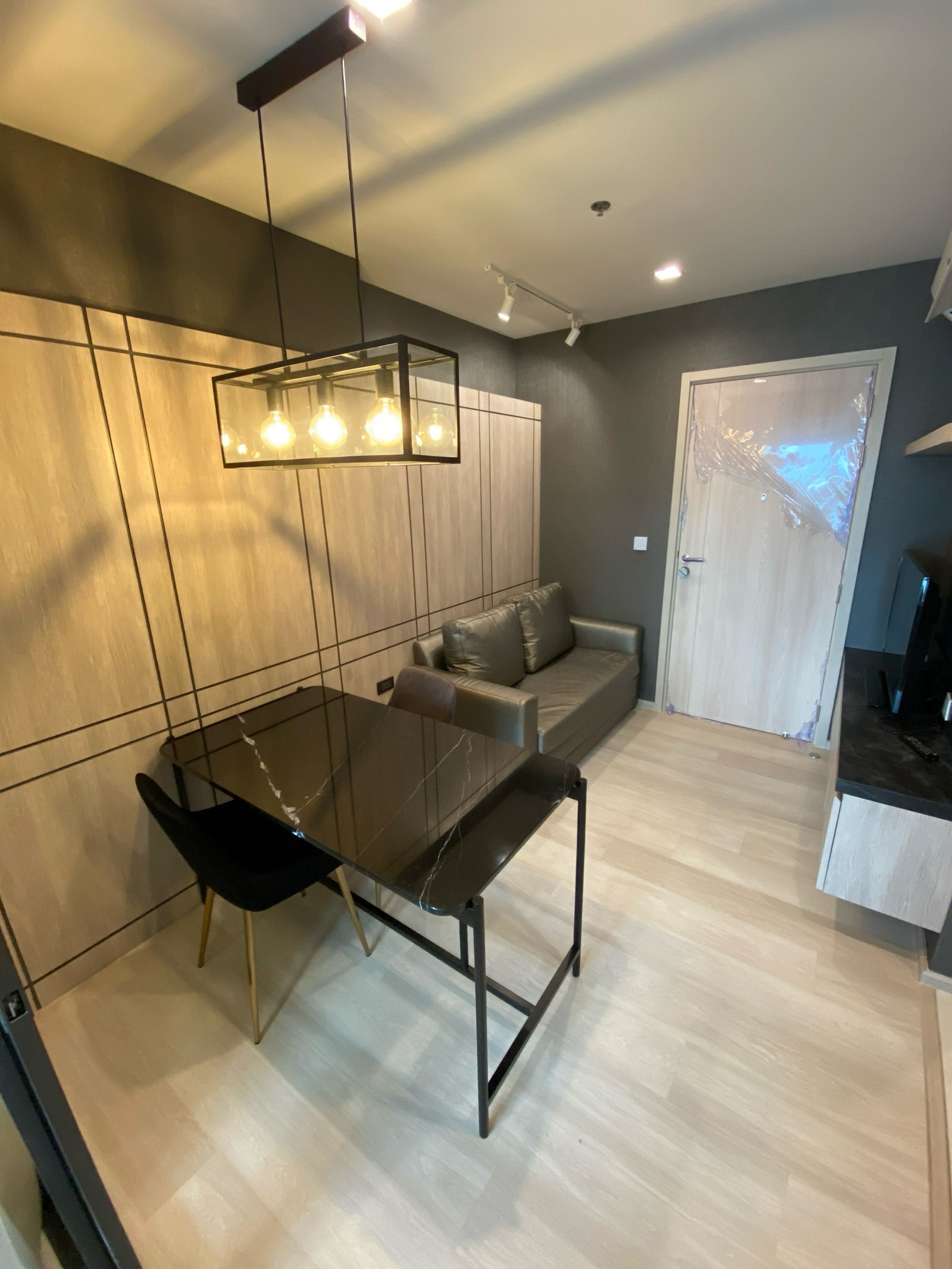 Life one wireless/ 1 bedroom 35 sqm./ 24 fl./ 23,000 Life one wireless/ 1 bedroom 35 sqm./ 24 fl./ 23,000