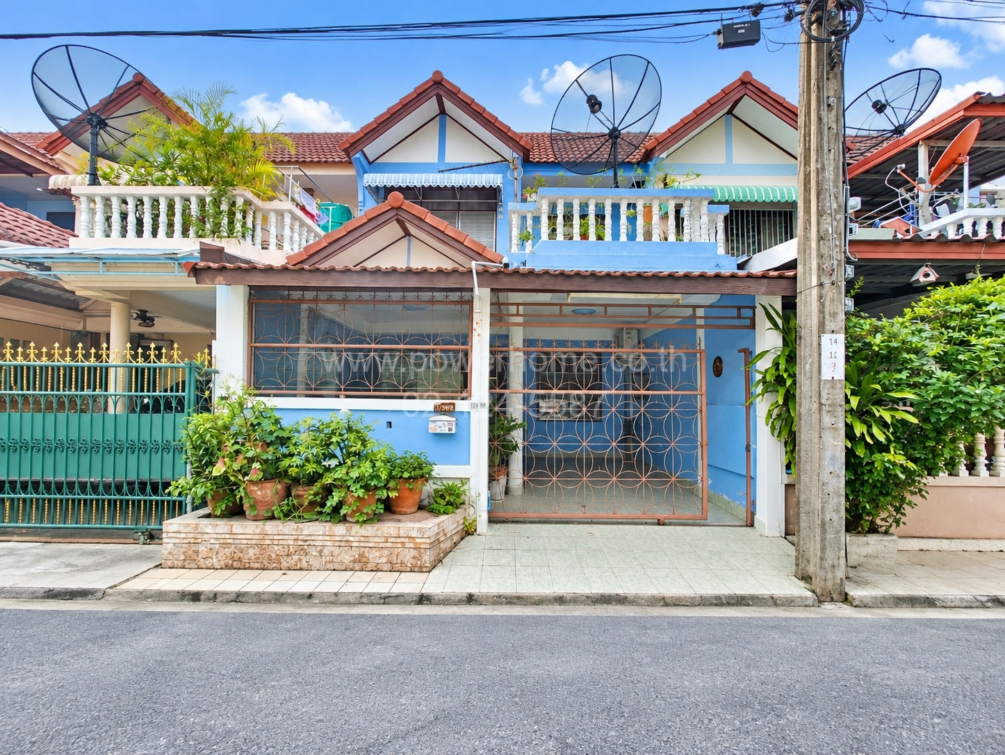 ทาวน์เฮ้าส์ 2 ชั้น หมู่บ้านอยู่เจริญ ซอยเทิดราชัน 47 ทำเลดี ใกล้สนามบินดอนเมือง และใกล้รถไฟฟ้า BTS สายสีแดง โครงการรายล้อมด้วยแหล่งสาธารณูปโภคครบครัน เดินทางสะดวก ทาวน์เฮ้าส์ 2 ชั้น หมู่บ้านอยู่เจริญ ซอยเทิดราชัน 47 ทำเลดี ใกล้สนามบินดอนเมือง และใกล้รถไฟฟ้า BTS สายสีแดง โครงการรายล้อมด้วยแหล่งสาธารณูปโภคครบครัน เดินทางสะดวก