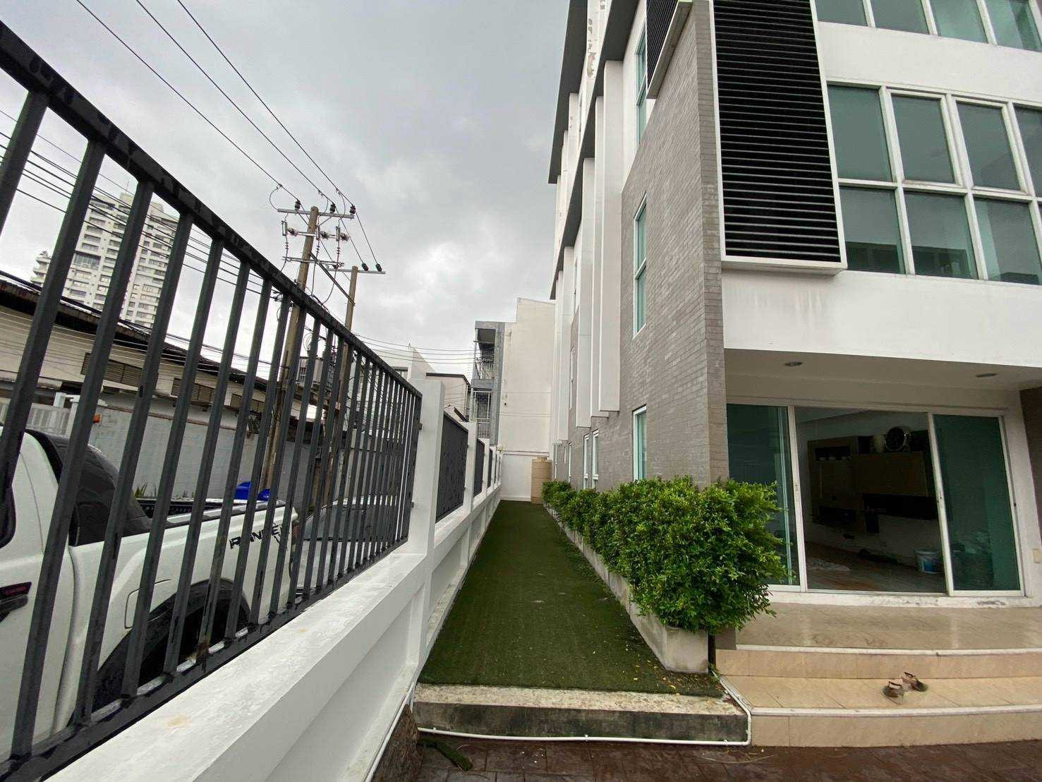 Luxurious home office for sale, 4 and a half floors, Chan area, Sathu Pradit. – รูปที่ 2