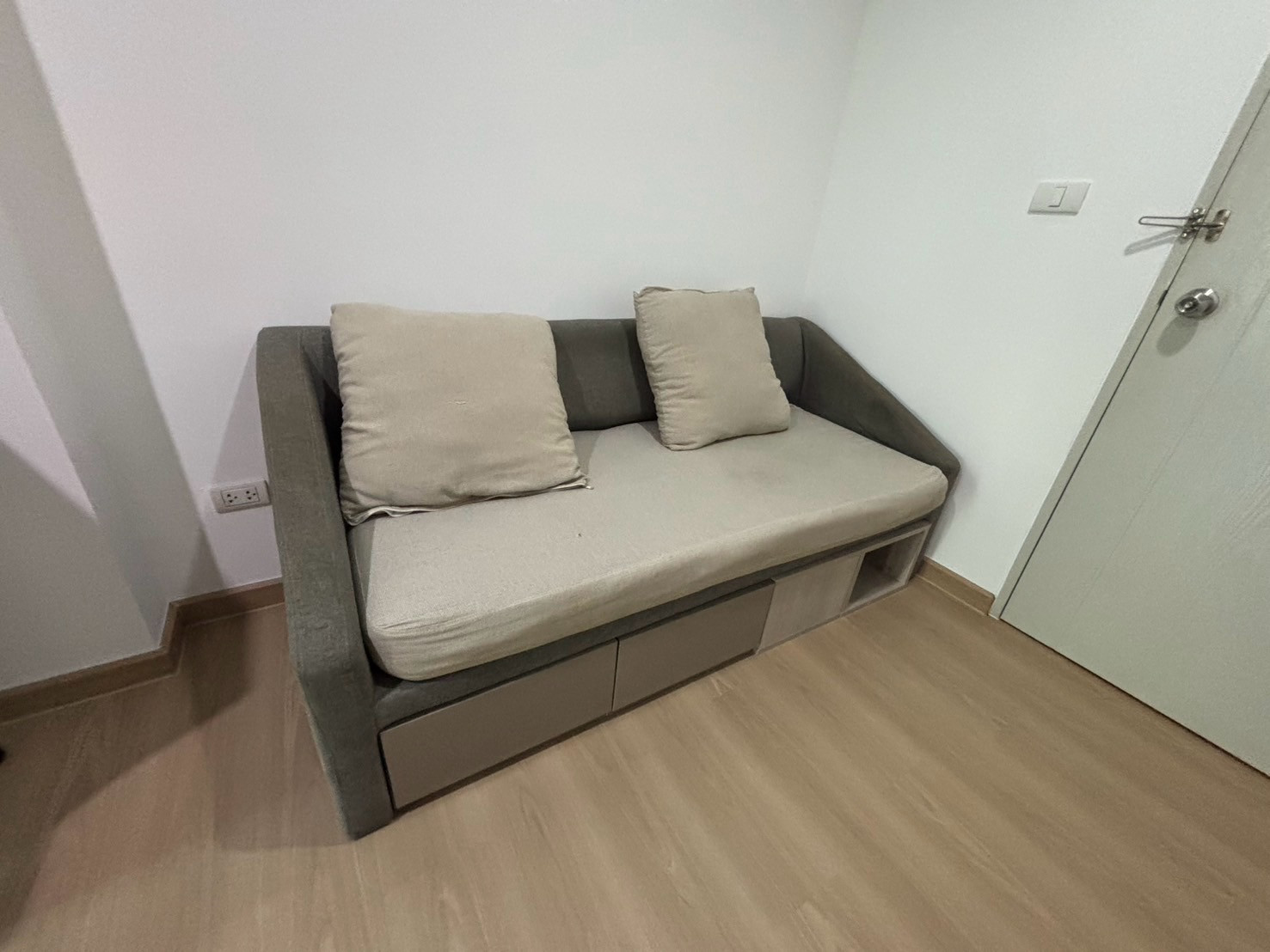 Condo for rent, 1 bedroom, partitioned, closed kitchen, near department stores and BTS Samrong. – รูปที่ 2