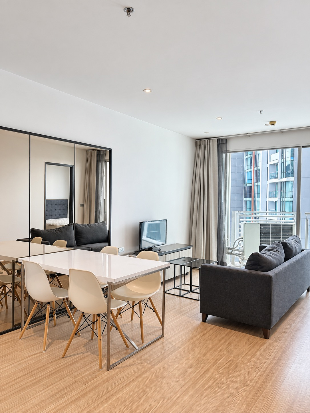 ✨ Newly Renovated Luxury Condo for Rent | Skywalk Residences 🚆 Just 250 metres from BTS Phra Khanong 💰 THB 33,900/month 52 SQ.M. ✨ Newly Renovated Luxury Condo for Rent | Skywalk Residences 🚆 Just 250 metres from BTS Phra Khanong 💰 THB 33,900/month 52 SQ.M.